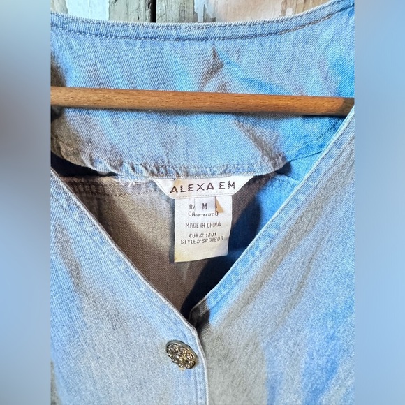 Alexa Em Studded Denim Button up Size Medium vintage   Gold buttons & embellish - Picture 2 of 8